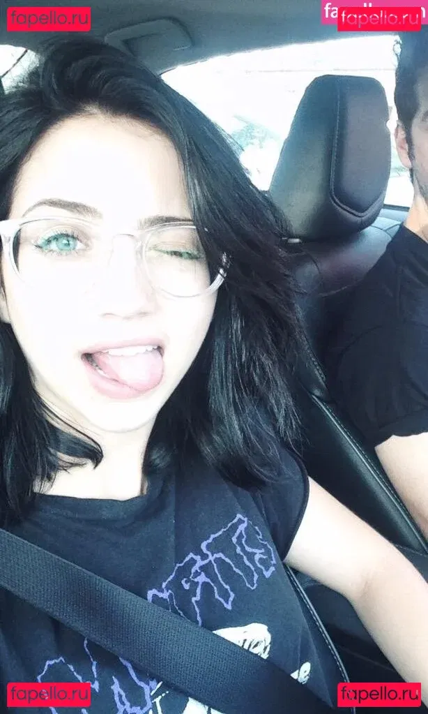 Emily Rudd Onlyfans Photo Gallery 