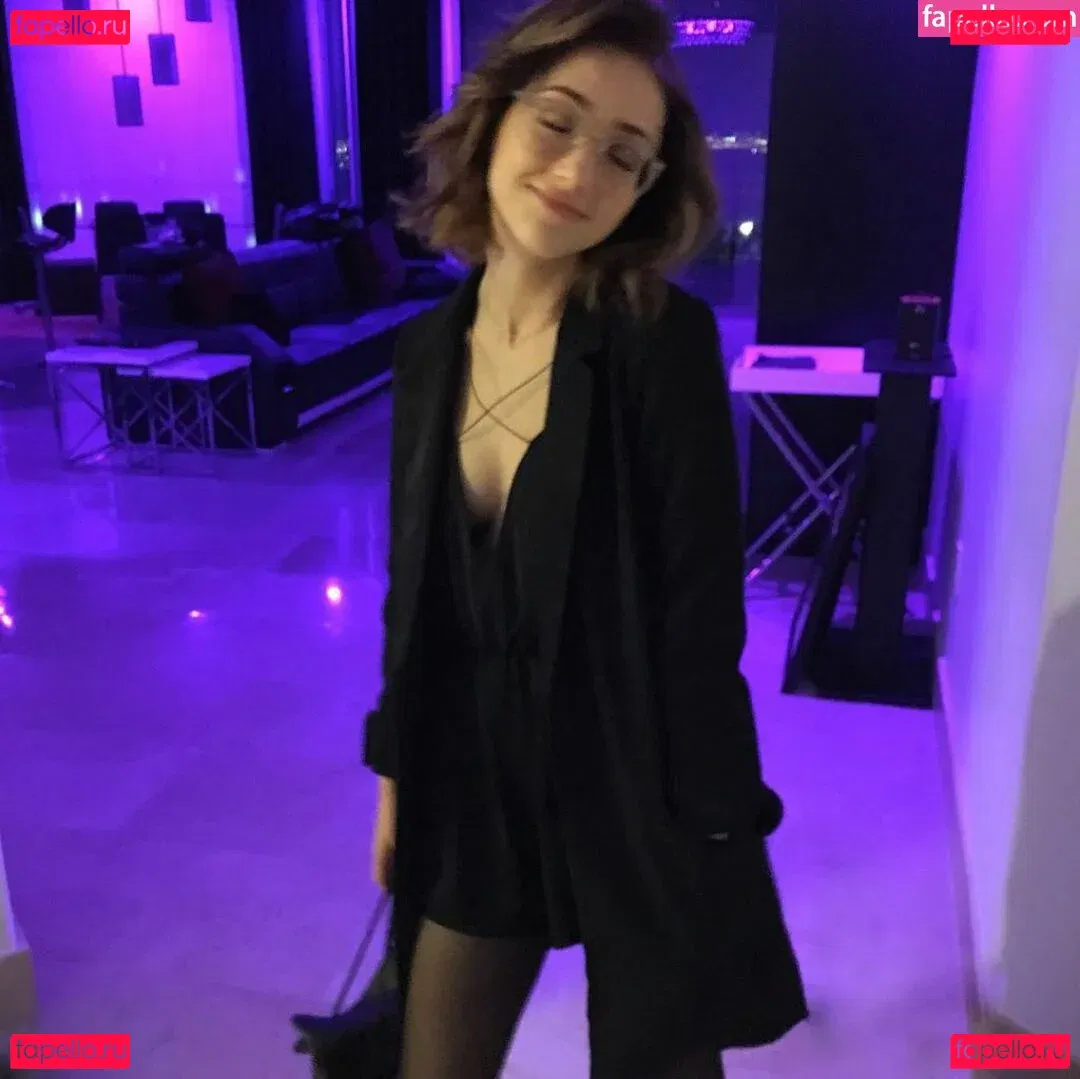 Emily Rudd Onlyfans Photo Gallery 