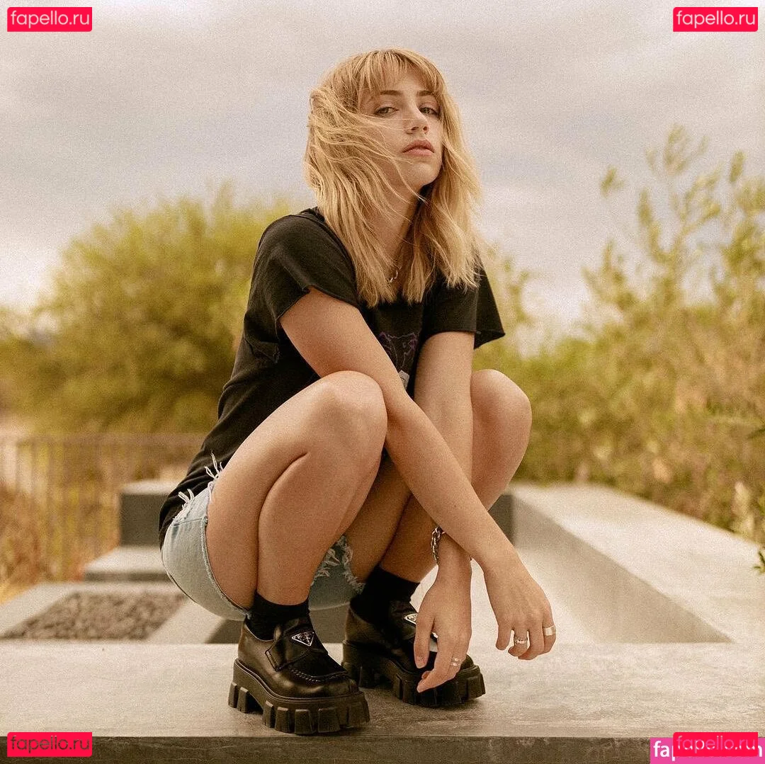 Emily Rudd Onlyfans Photo Gallery 