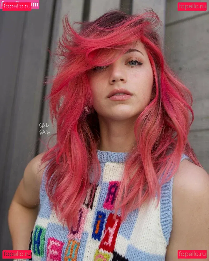 Emily Rudd Onlyfans Photo Gallery 