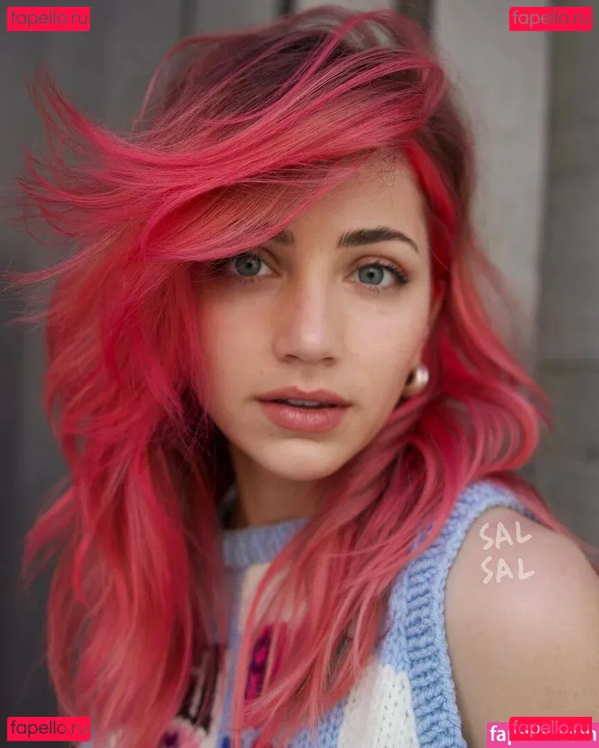 Emily Rudd Onlyfans Photo Gallery 