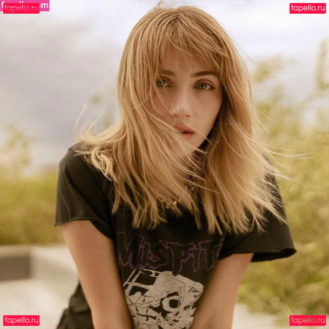 Emily Rudd Onlyfans Photo Gallery 