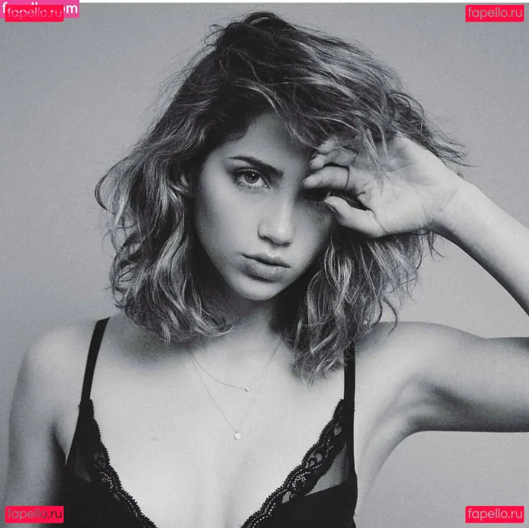 Emily Rudd Onlyfans Photo Gallery 