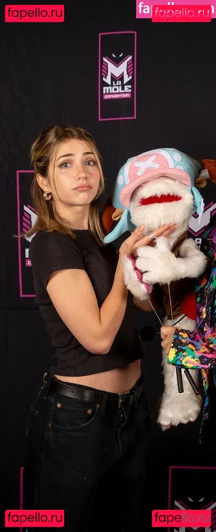 Emily Rudd Onlyfans Photo Gallery 