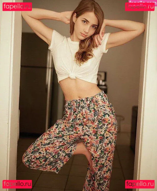 Emily Rudd Onlyfans Photo Gallery 