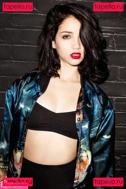 Emily Rudd Onlyfans Photo Gallery 