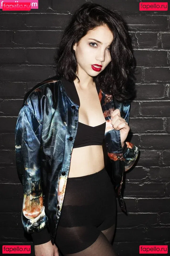 Emily Rudd Onlyfans Photo Gallery 