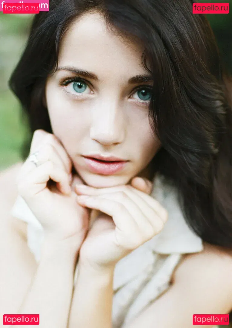 Emily Rudd Onlyfans Photo Gallery 