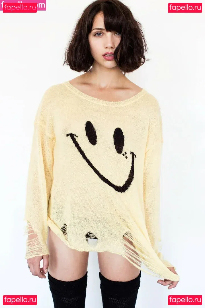 Emily Rudd Onlyfans Photo Gallery 