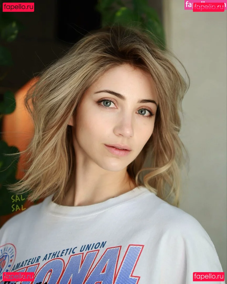 Emily Rudd Onlyfans Photo Gallery 