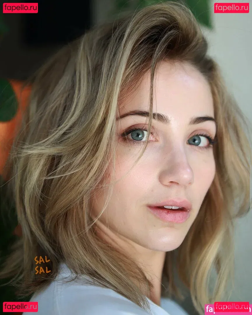 Emily Rudd Onlyfans Photo Gallery 