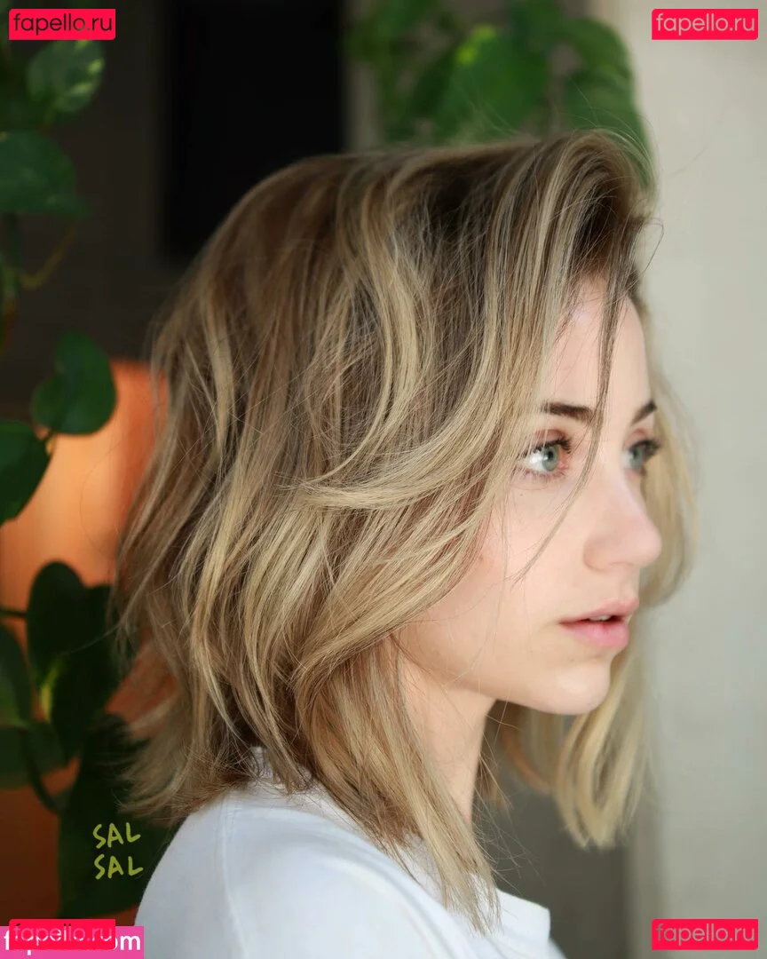 Emily Rudd Onlyfans Photo Gallery 