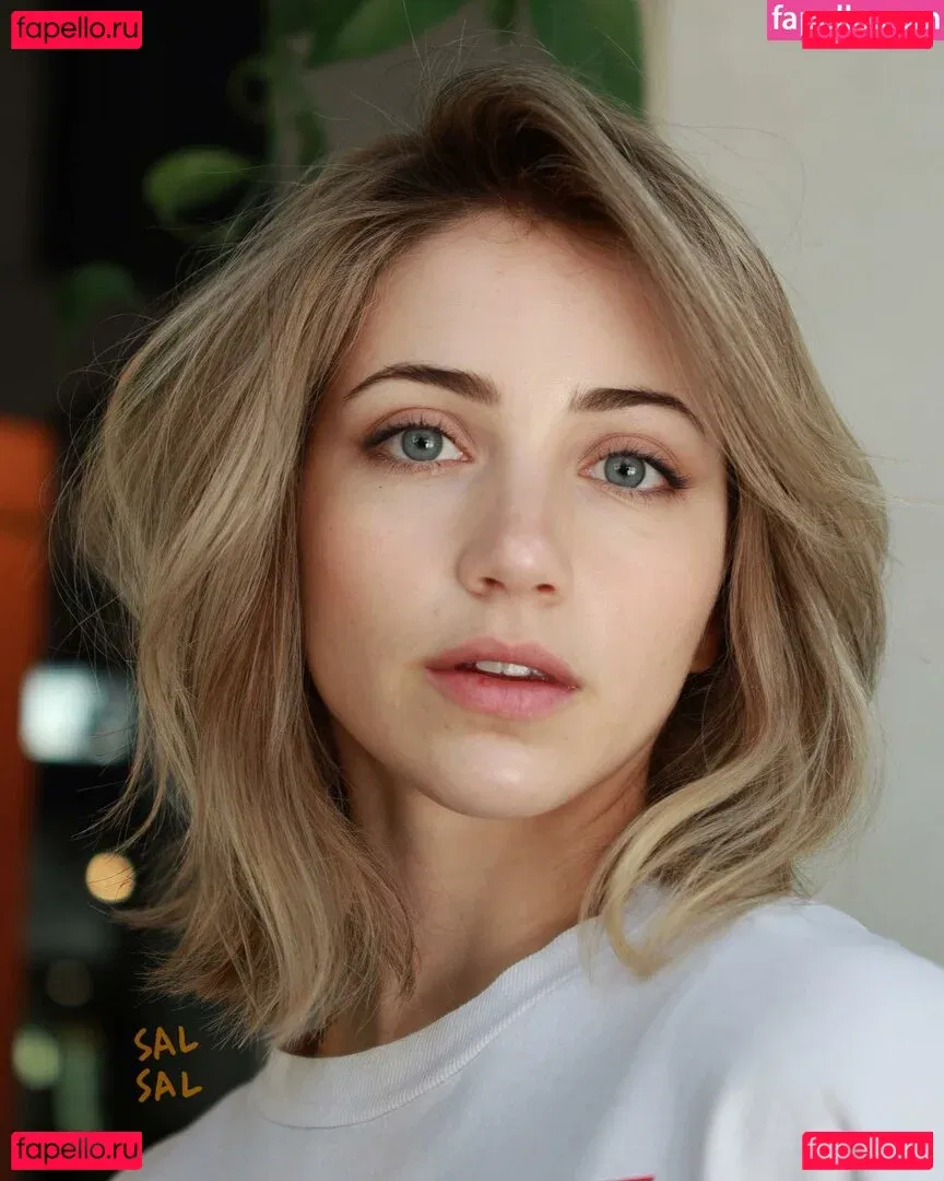 Emily Rudd Onlyfans Photo Gallery 