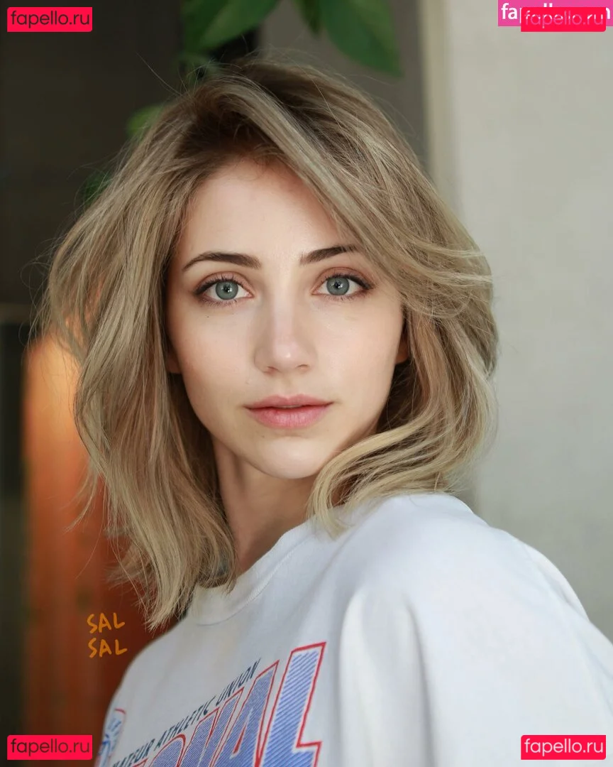 Emily Rudd Onlyfans Photo Gallery 