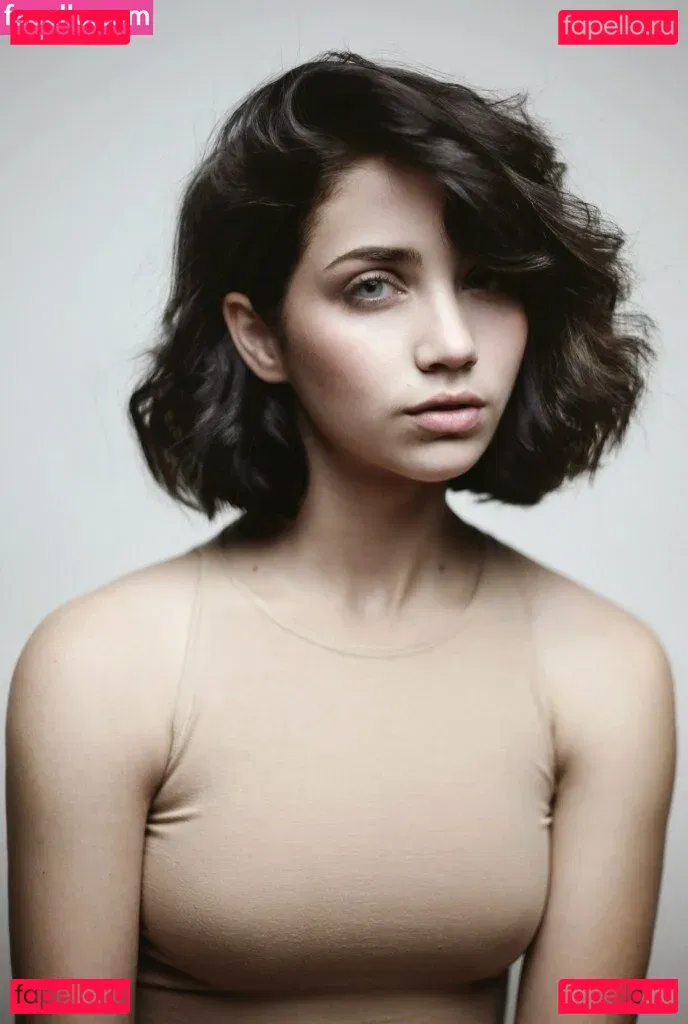 Emily Rudd Onlyfans Photo Gallery 