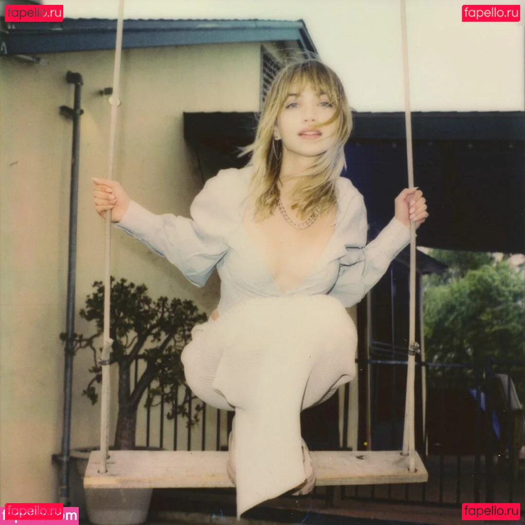 Emily Rudd Onlyfans Photo Gallery 