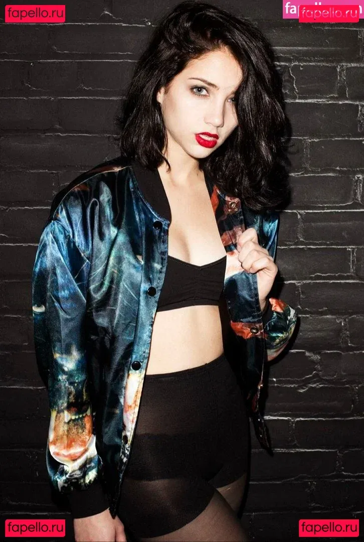 Emily Rudd Onlyfans Photo Gallery 