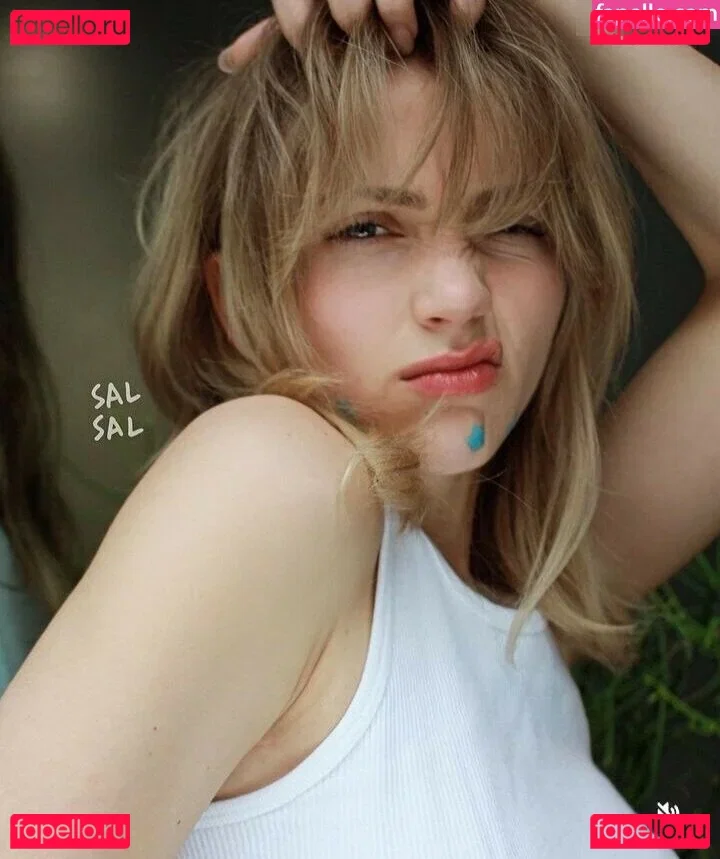 Emily Rudd Onlyfans Photo Gallery 