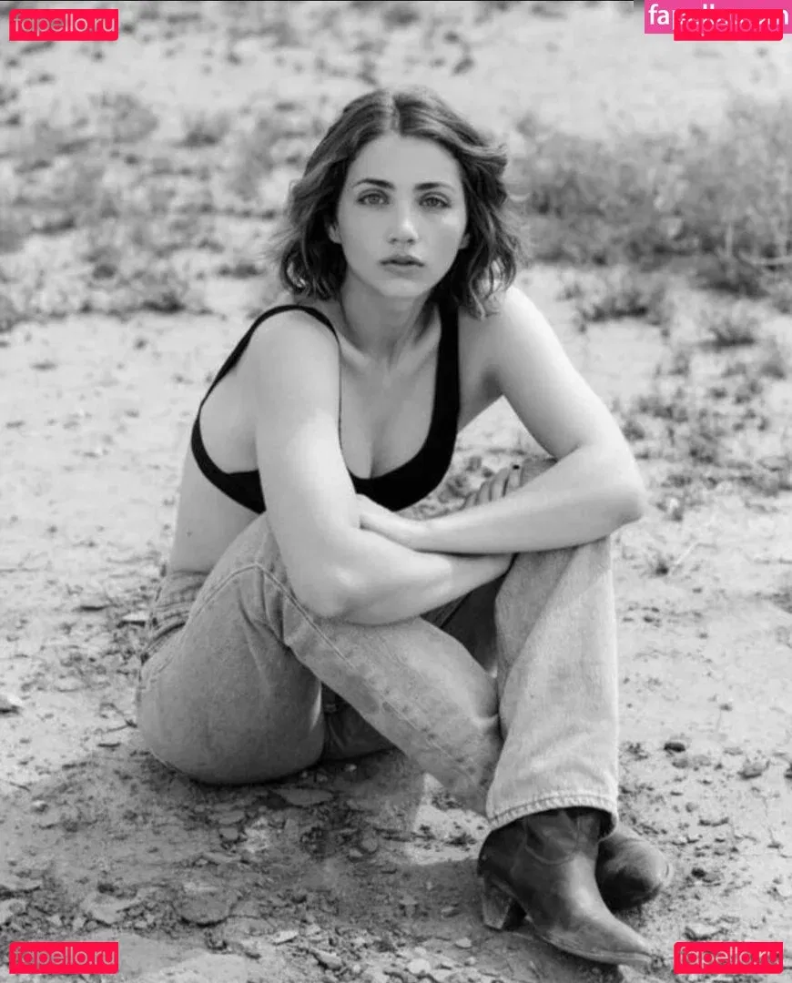 Emily Rudd Onlyfans Photo Gallery 