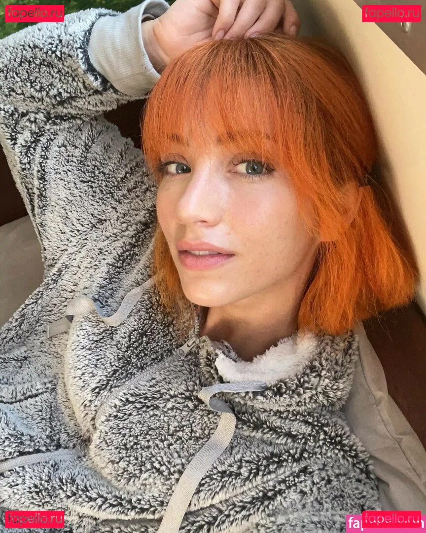 Emily Rudd Onlyfans Photo Gallery 