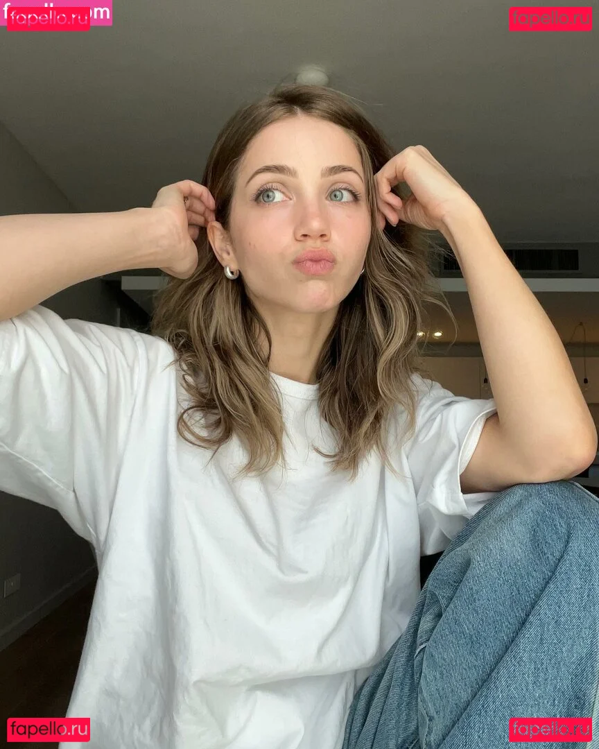 Emily Rudd Onlyfans Photo Gallery 