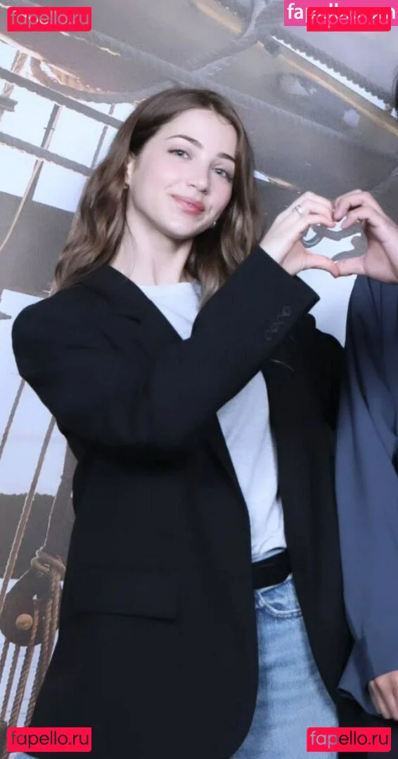 Emily Rudd Onlyfans Photo Gallery 