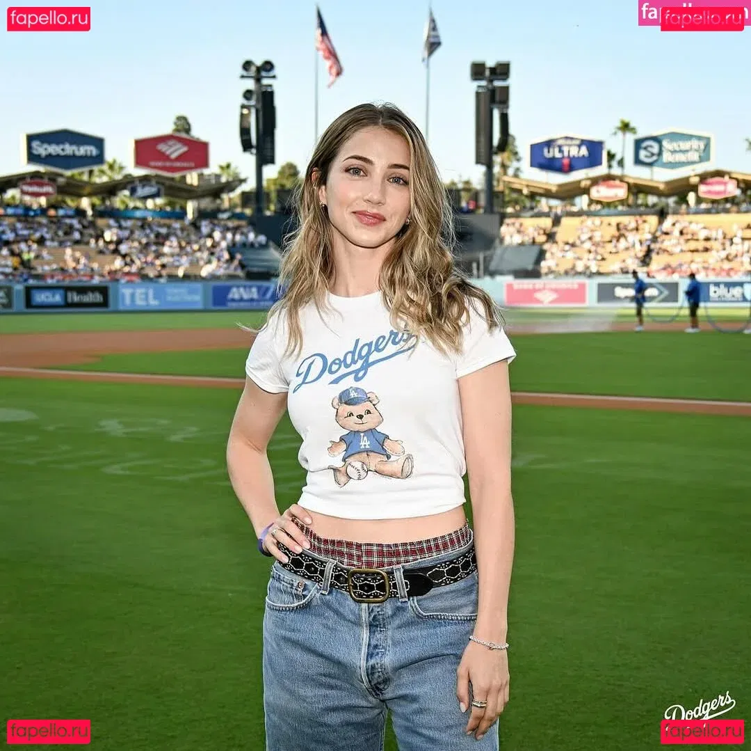 Emily Rudd Onlyfans Photo Gallery 