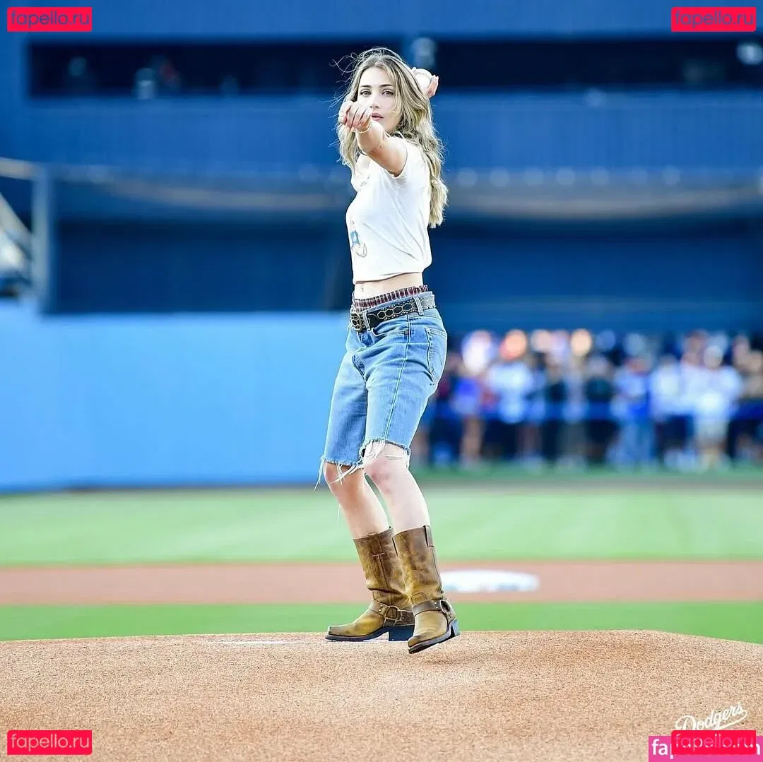 Emily Rudd Onlyfans Photo Gallery 