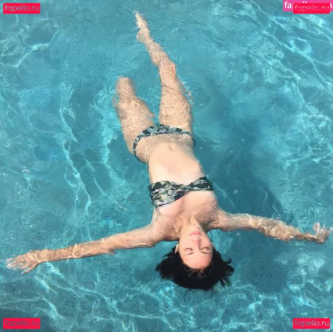 Emily Rudd Onlyfans Photo Gallery 