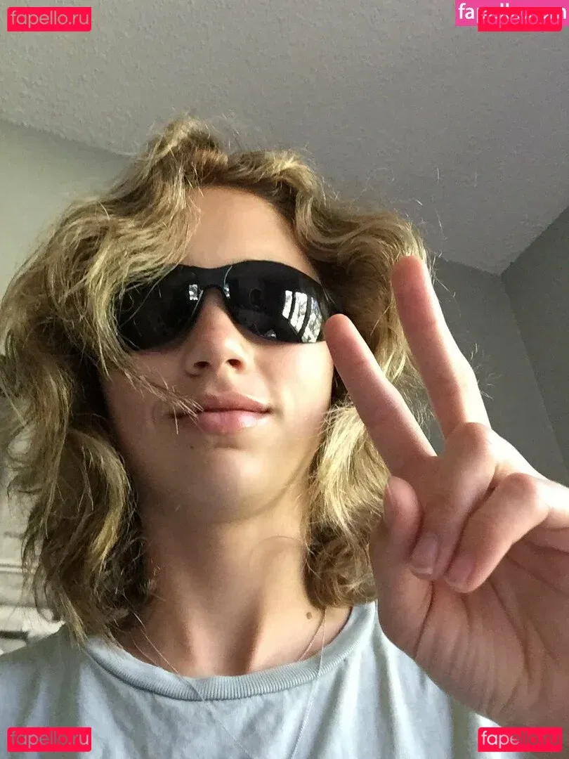 Emily Rudd Onlyfans Photo Gallery 