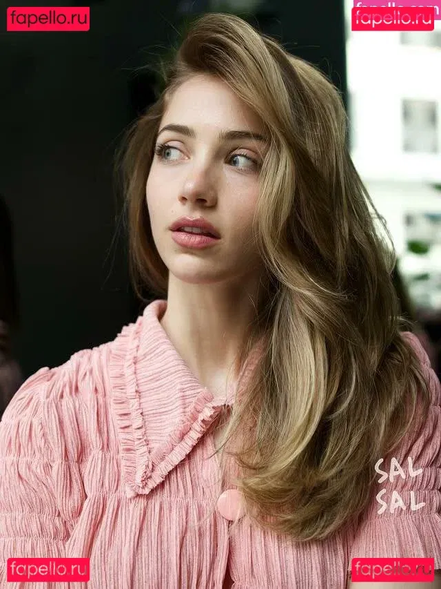 Emily Rudd Onlyfans Photo Gallery 