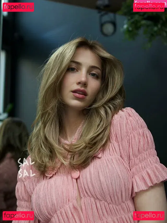 Emily Rudd Onlyfans Photo Gallery 