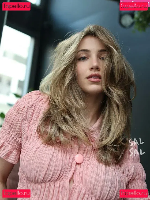 Emily Rudd Onlyfans Photo Gallery 