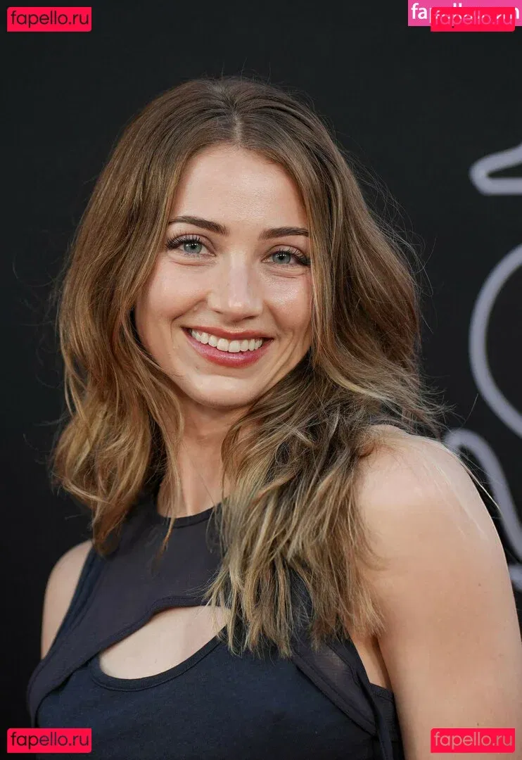 Emily Rudd Onlyfans Photo Gallery 