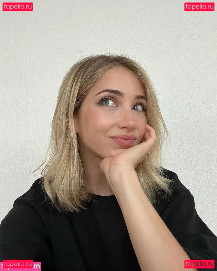 Emily Rudd Onlyfans Photo Gallery 