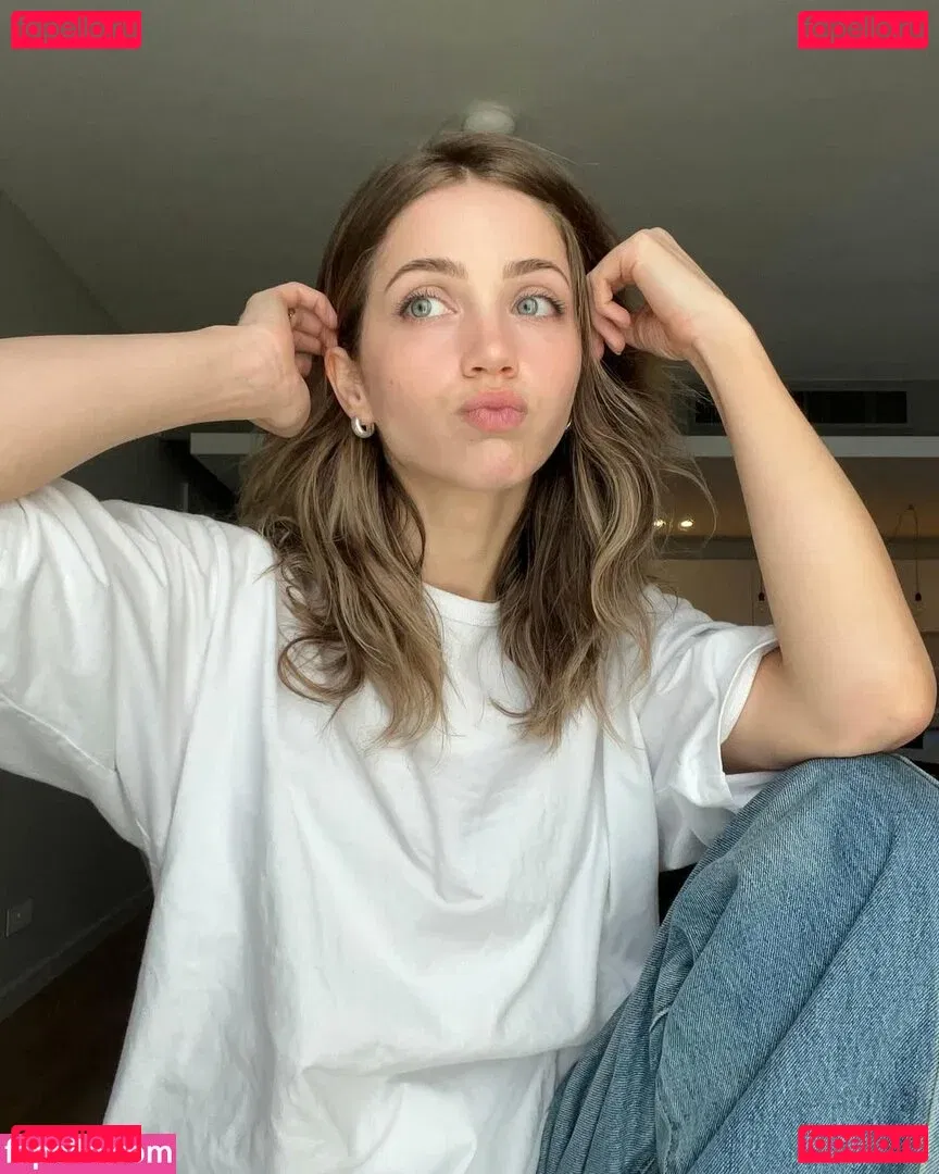 Emily Rudd Onlyfans Photo Gallery 