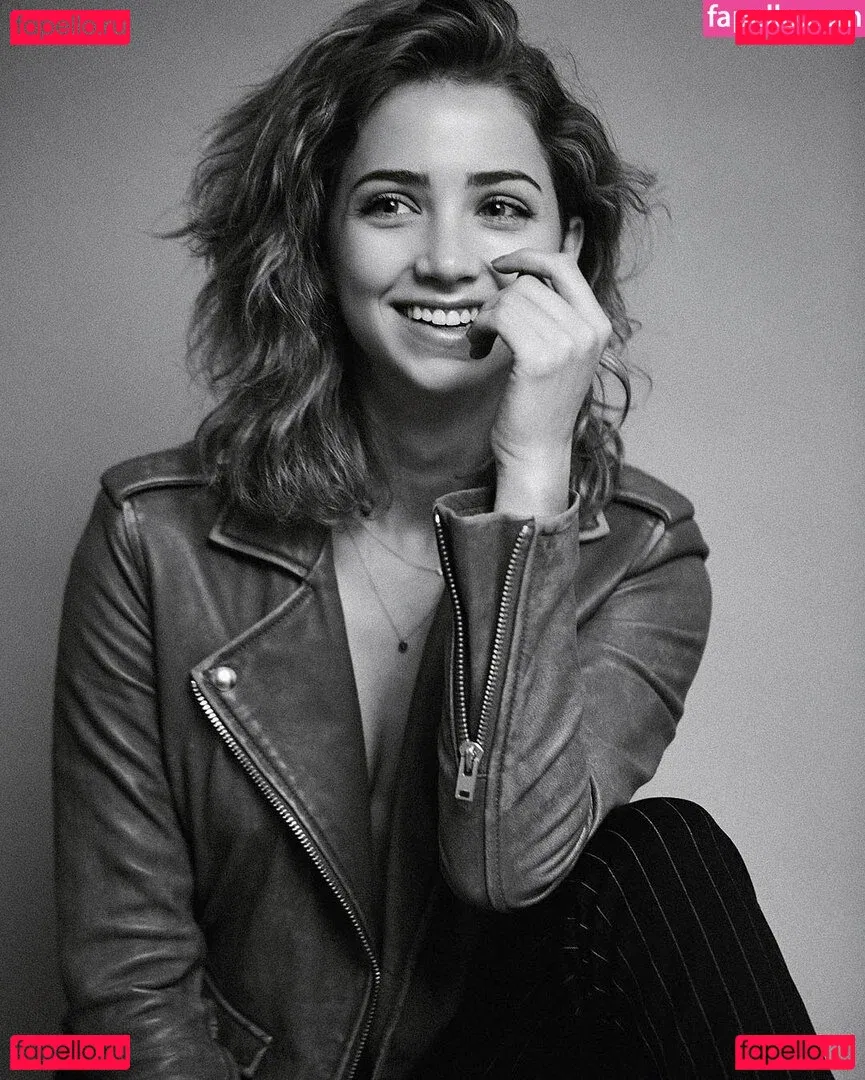 Emily Rudd Onlyfans Photo Gallery 