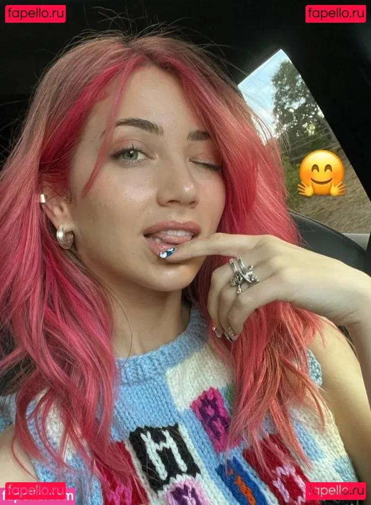 Emily Rudd Onlyfans Photo Gallery 