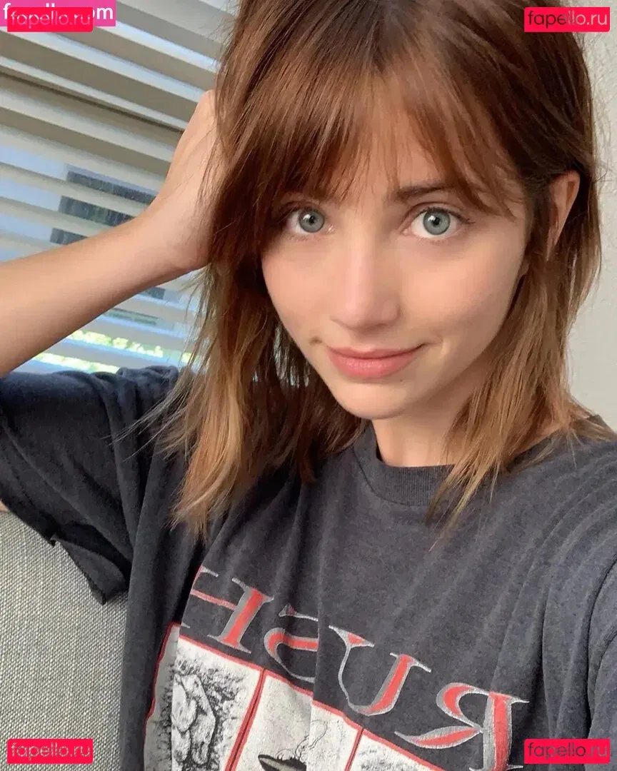 Emily Rudd Onlyfans Photo Gallery 