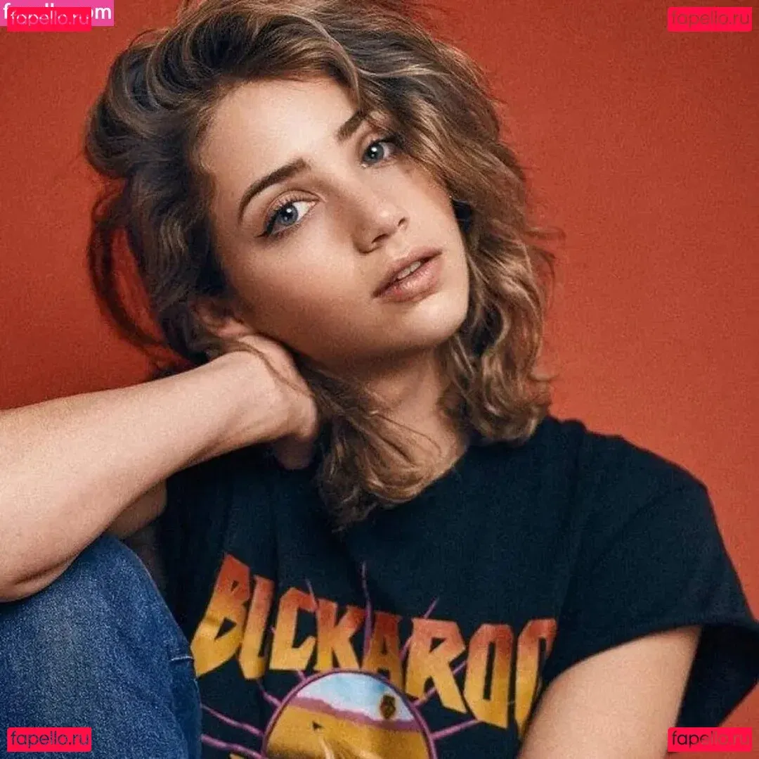 Emily Rudd Onlyfans Photo Gallery 