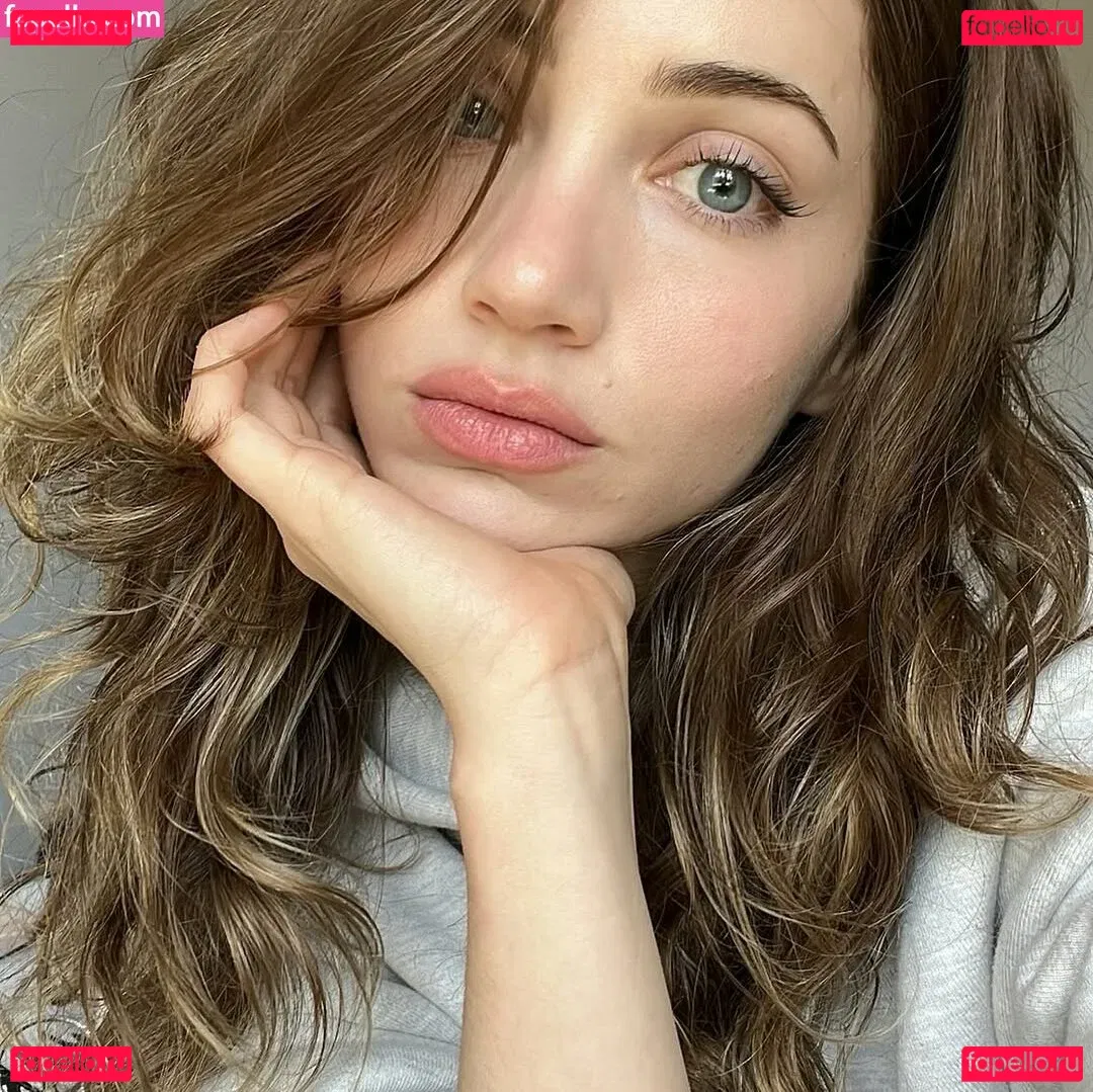 Emily Rudd Onlyfans Photo Gallery 