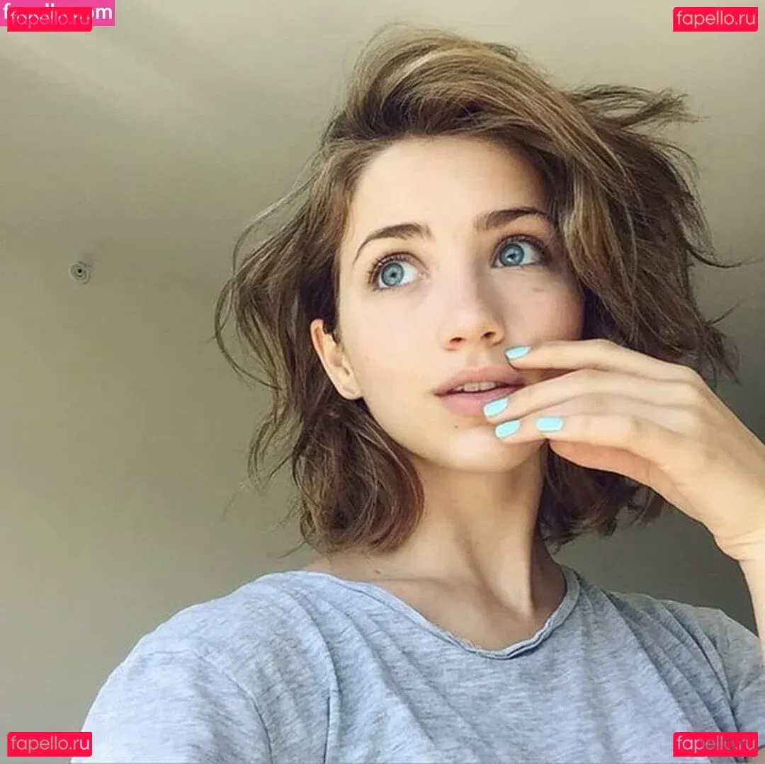 Emily Rudd Onlyfans Photo Gallery 