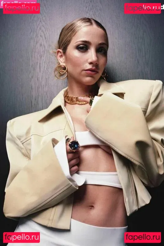 Emily Rudd Onlyfans Photo Gallery 