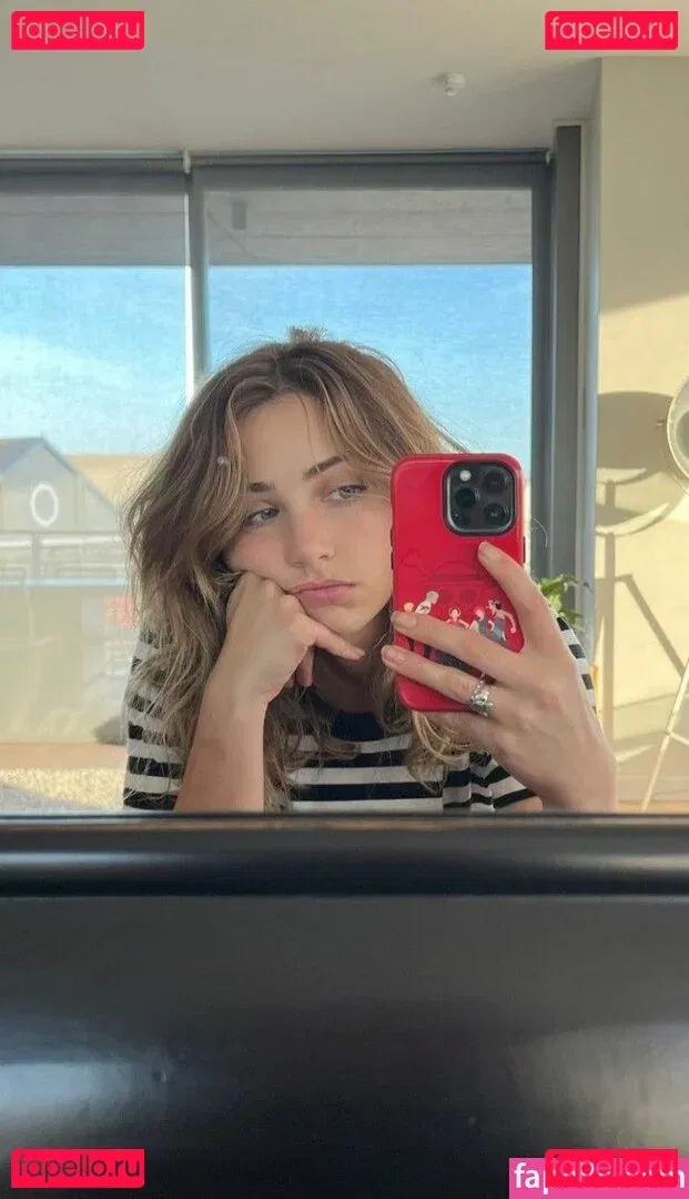 Emily Rudd Onlyfans Photo Gallery 