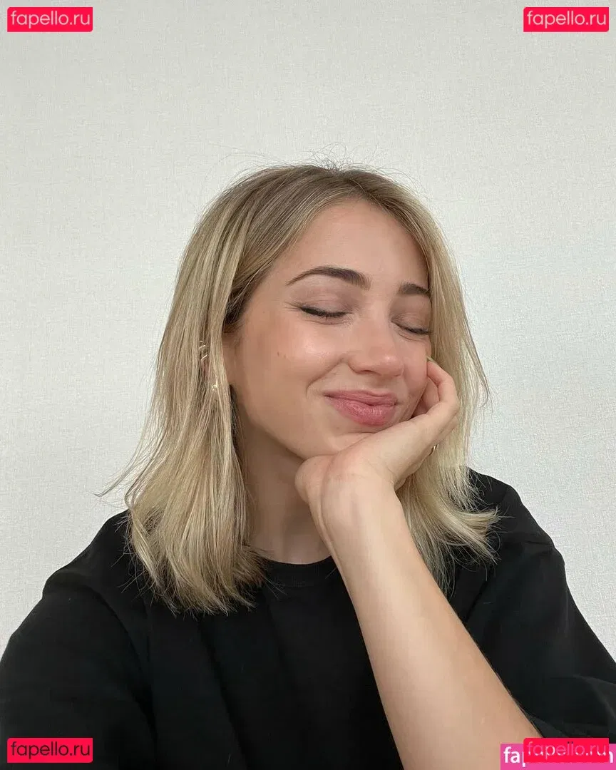 Emily Rudd Onlyfans Photo Gallery 