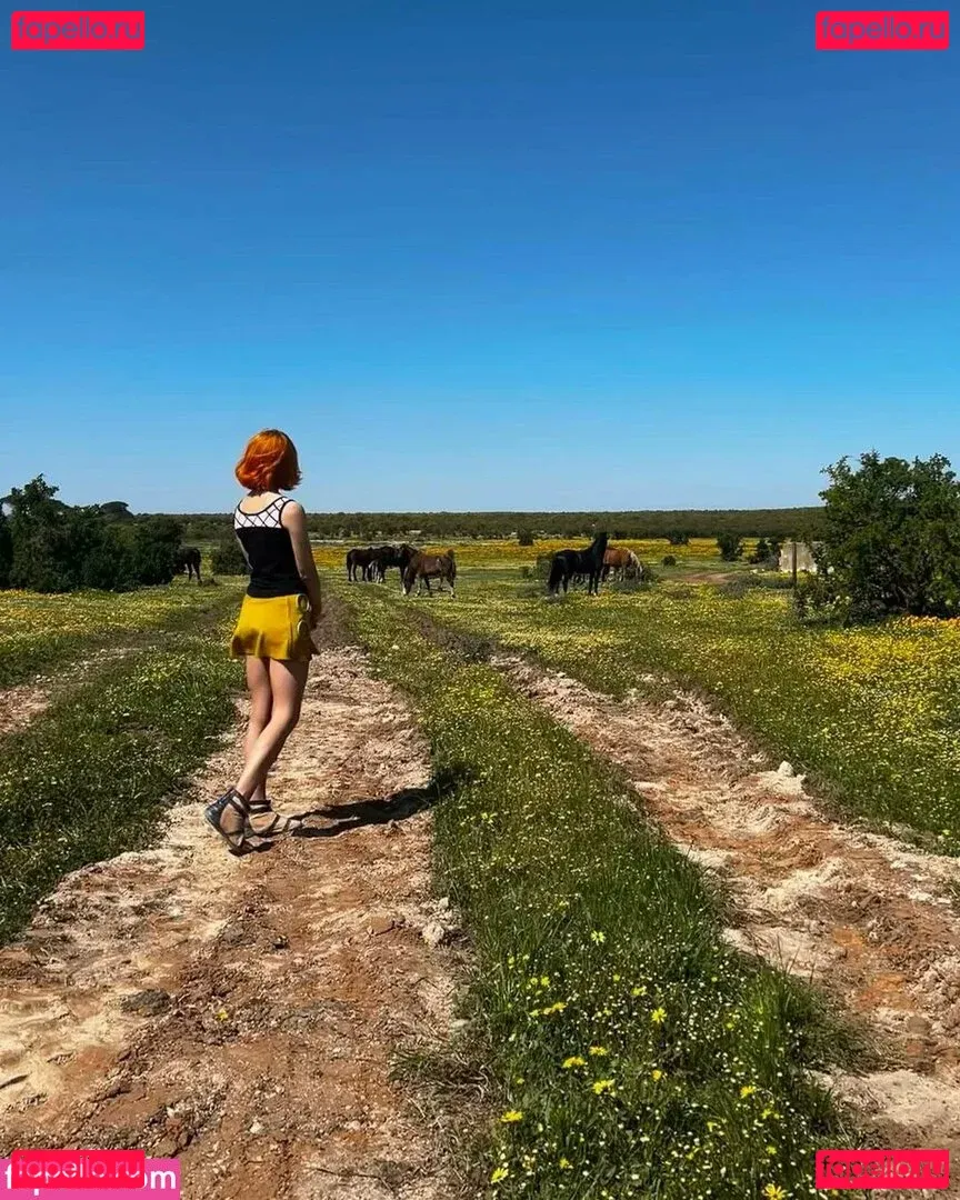 Emily Rudd Onlyfans Photo Gallery 