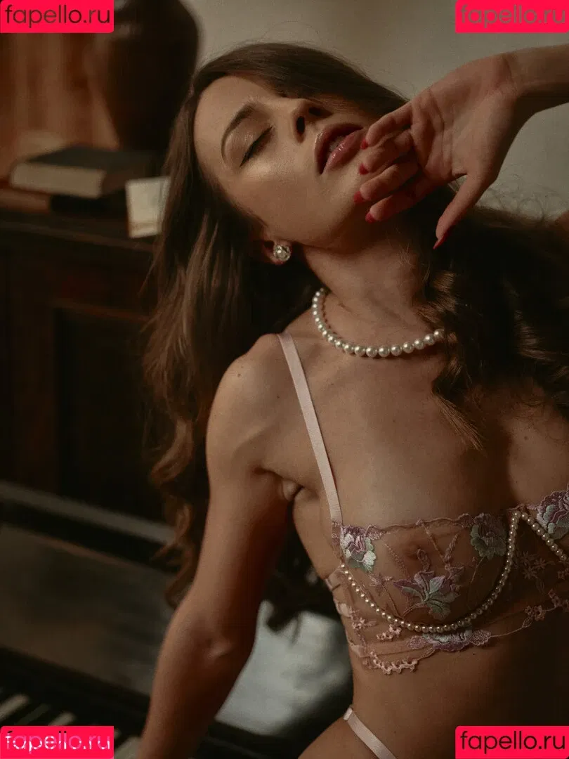 Anna Zapala Onlyfans Photo Gallery 