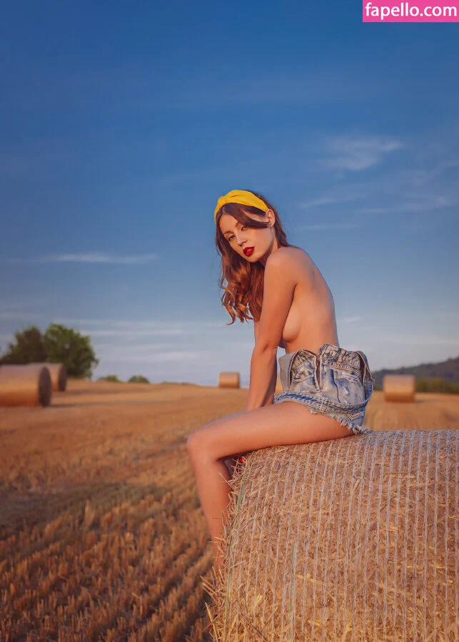 Anna Zapala Onlyfans Photo Gallery 