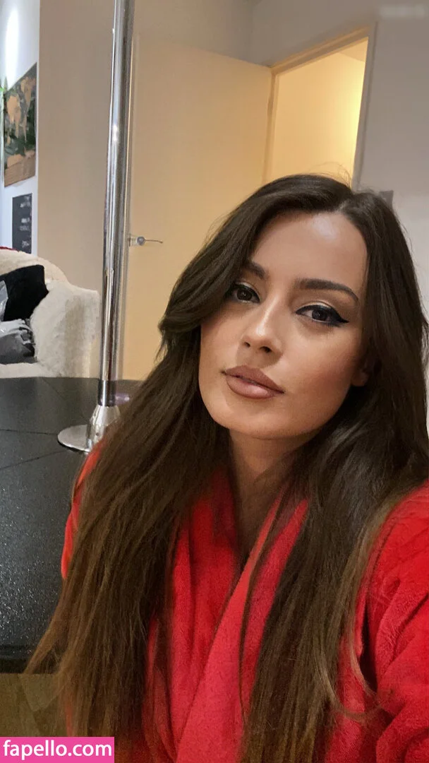 Anna Zapala Onlyfans Photo Gallery 