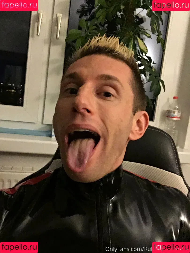 rubberskaterboy Onlyfans Photo Gallery 